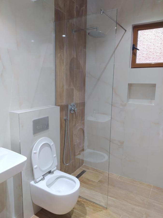 Shehu's House * Sarandë